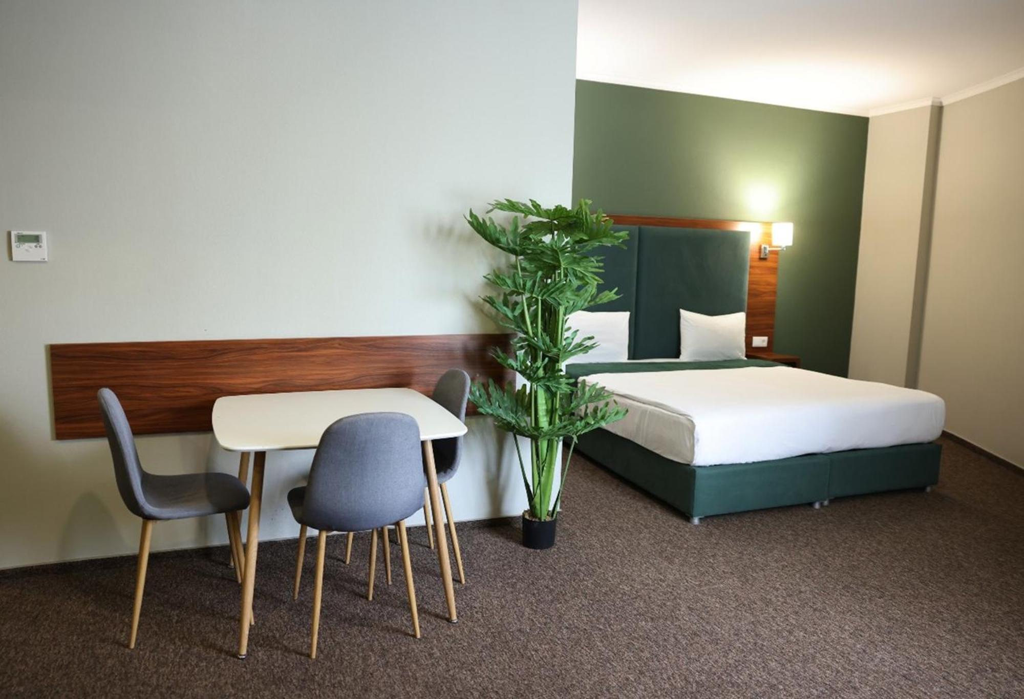 Green Tower Hotel Тбилиси Екстериор снимка