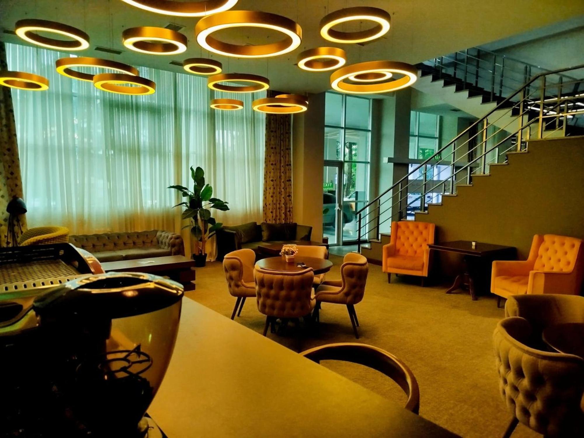 Green Tower Hotel Тбилиси Екстериор снимка