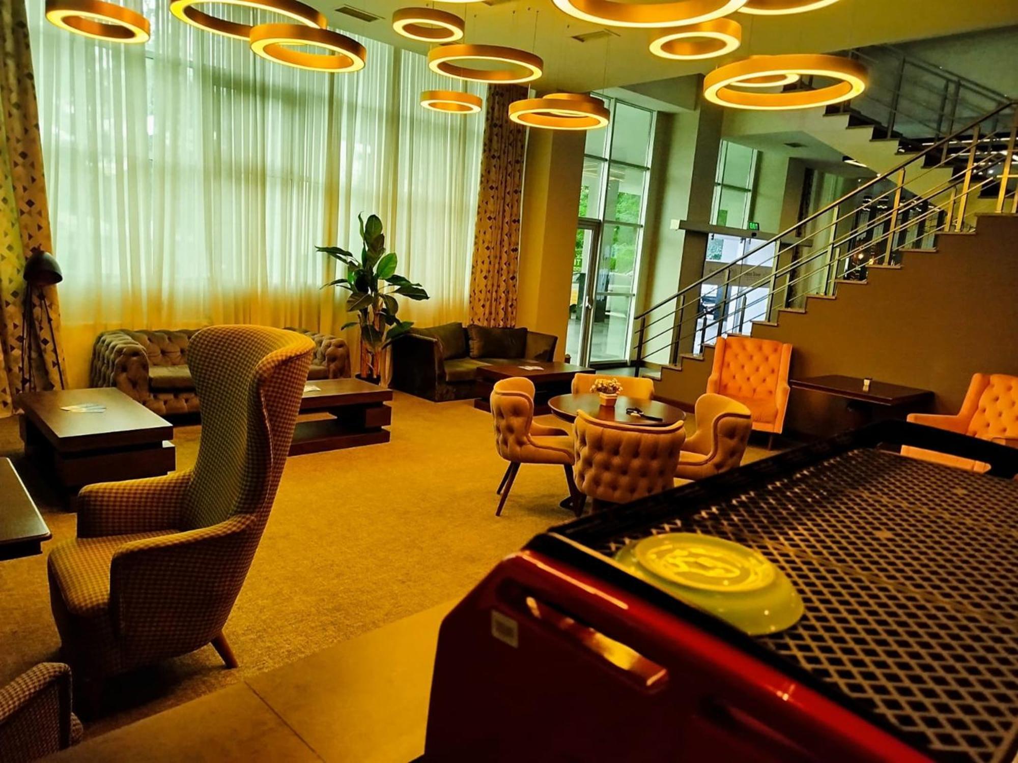 Green Tower Hotel Тбилиси Екстериор снимка