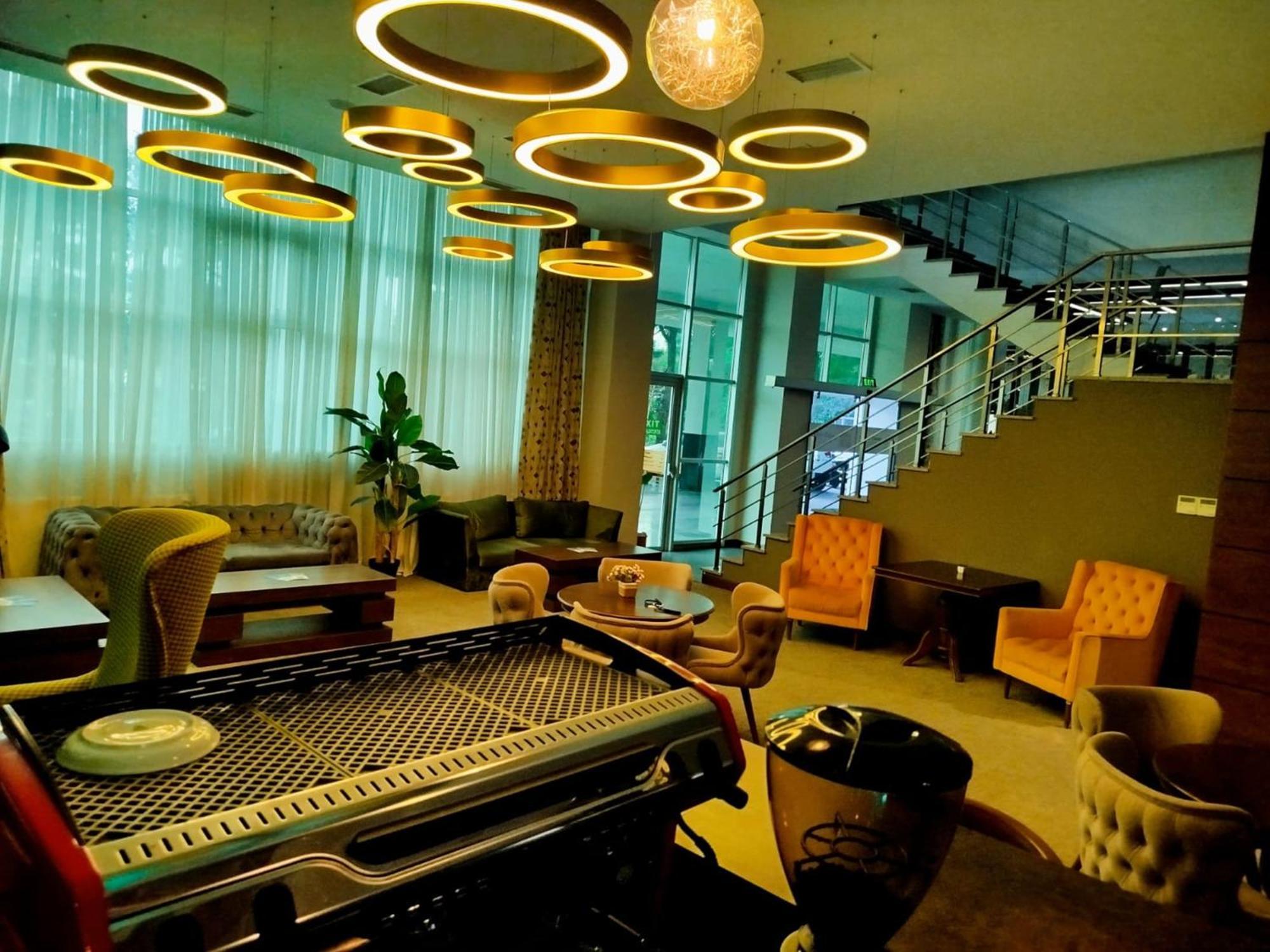 Green Tower Hotel Тбилиси Екстериор снимка