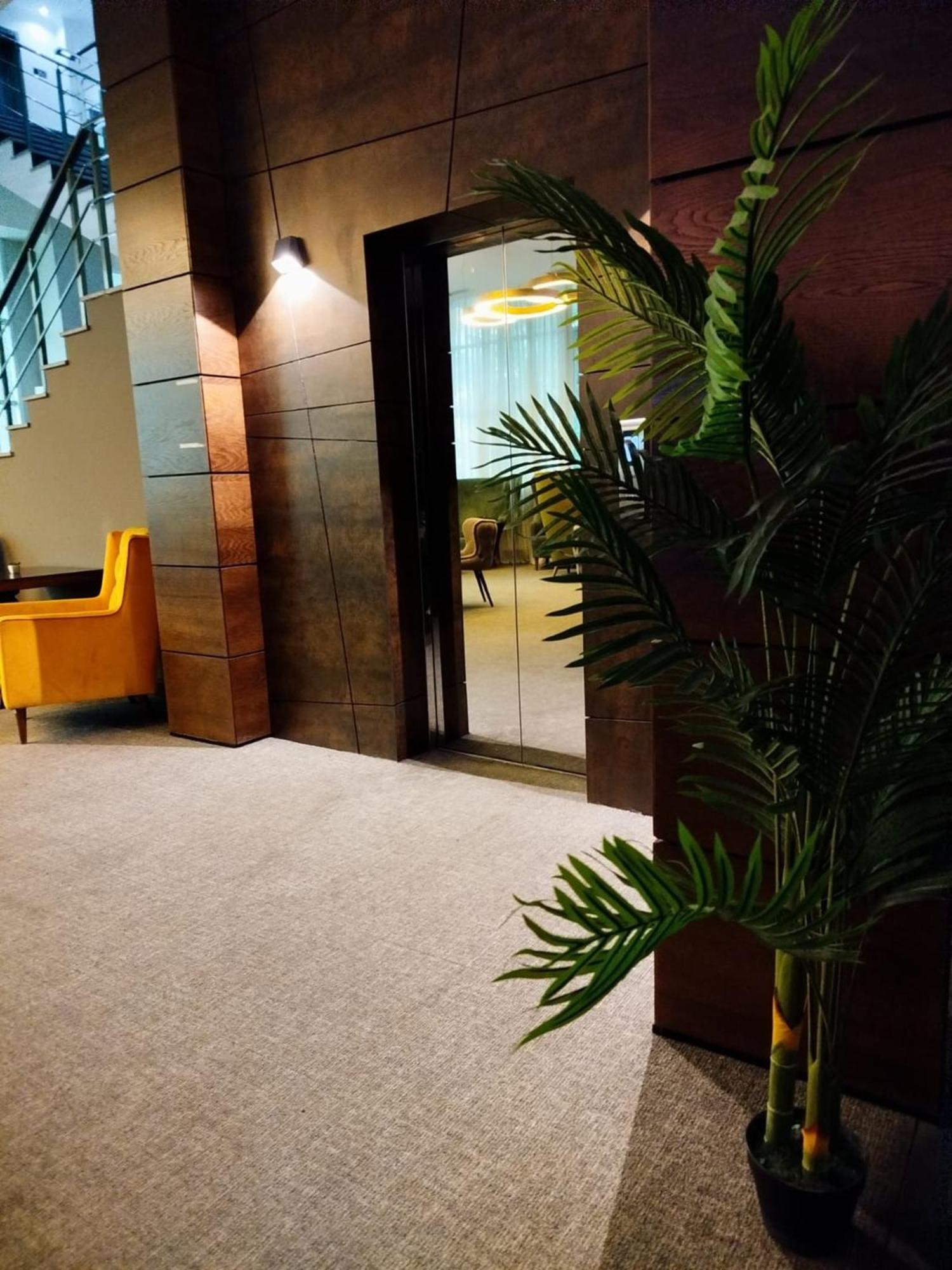 Green Tower Hotel Тбилиси Екстериор снимка