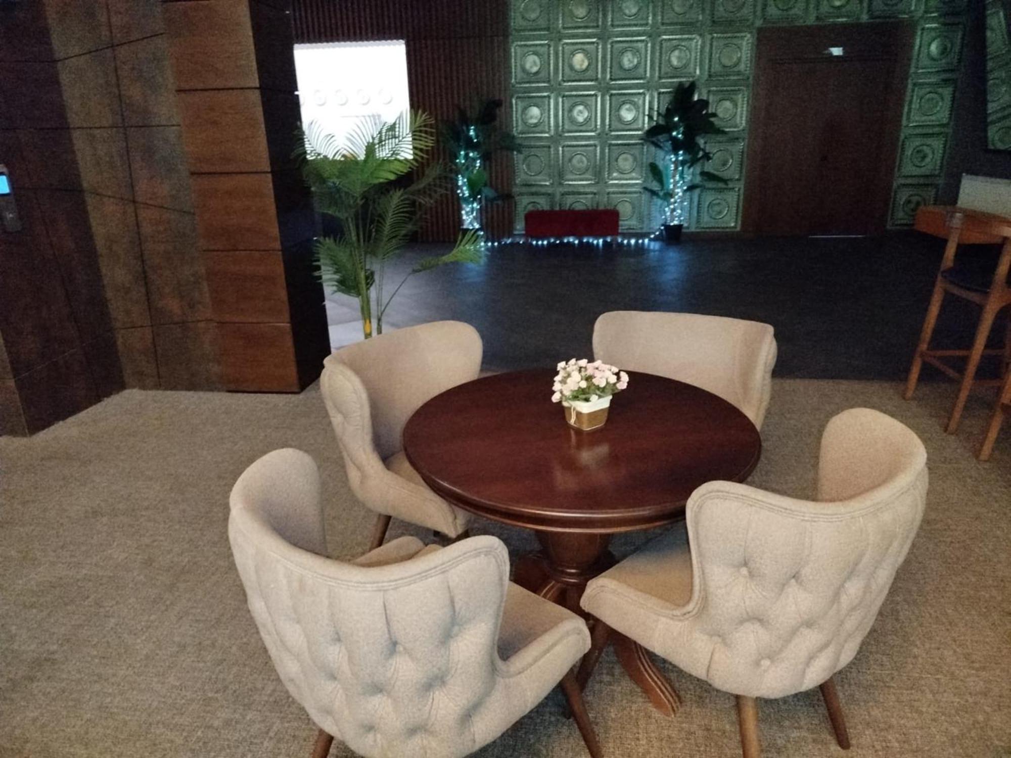 Green Tower Hotel Тбилиси Екстериор снимка