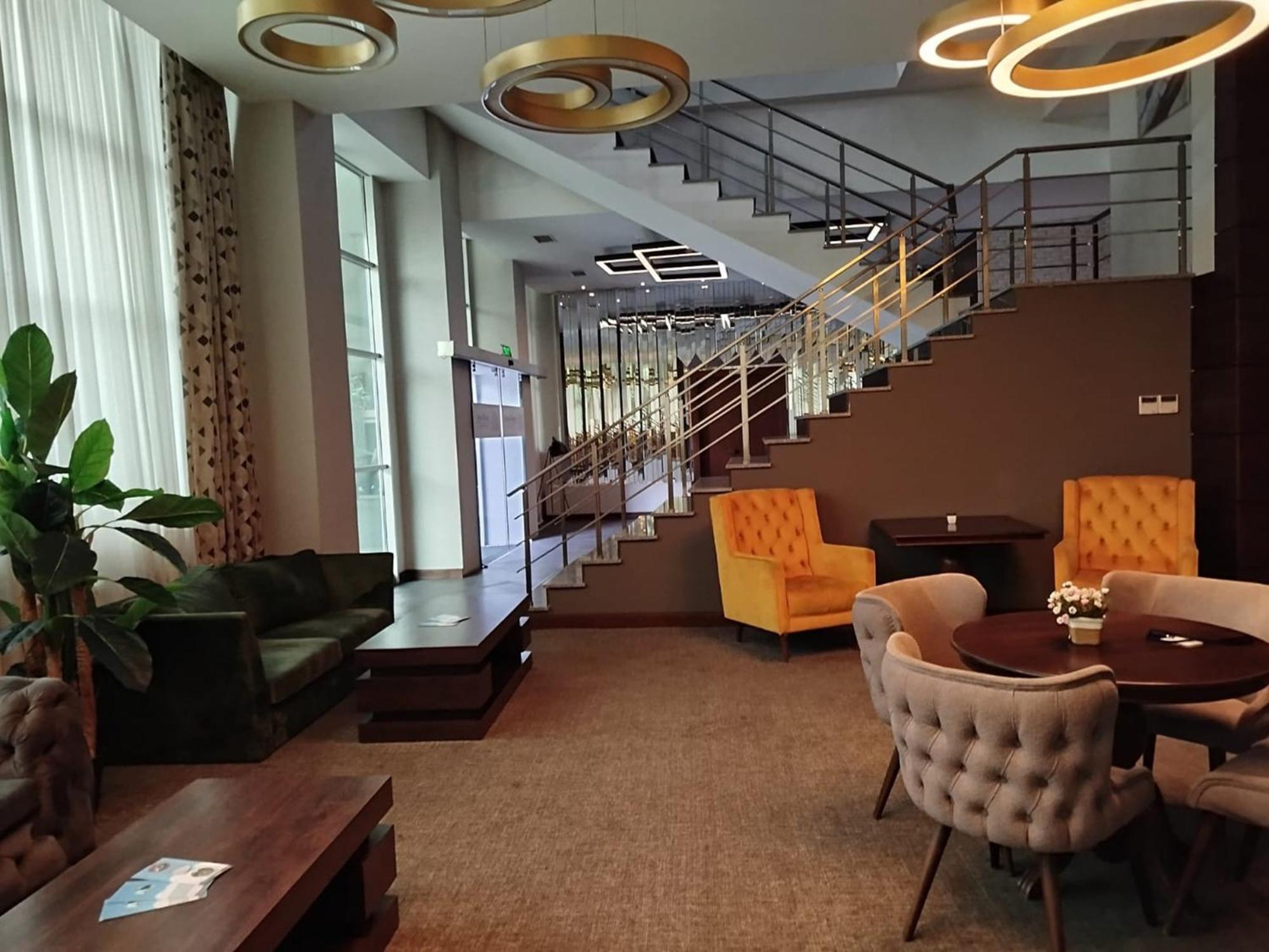 Green Tower Hotel Тбилиси Екстериор снимка