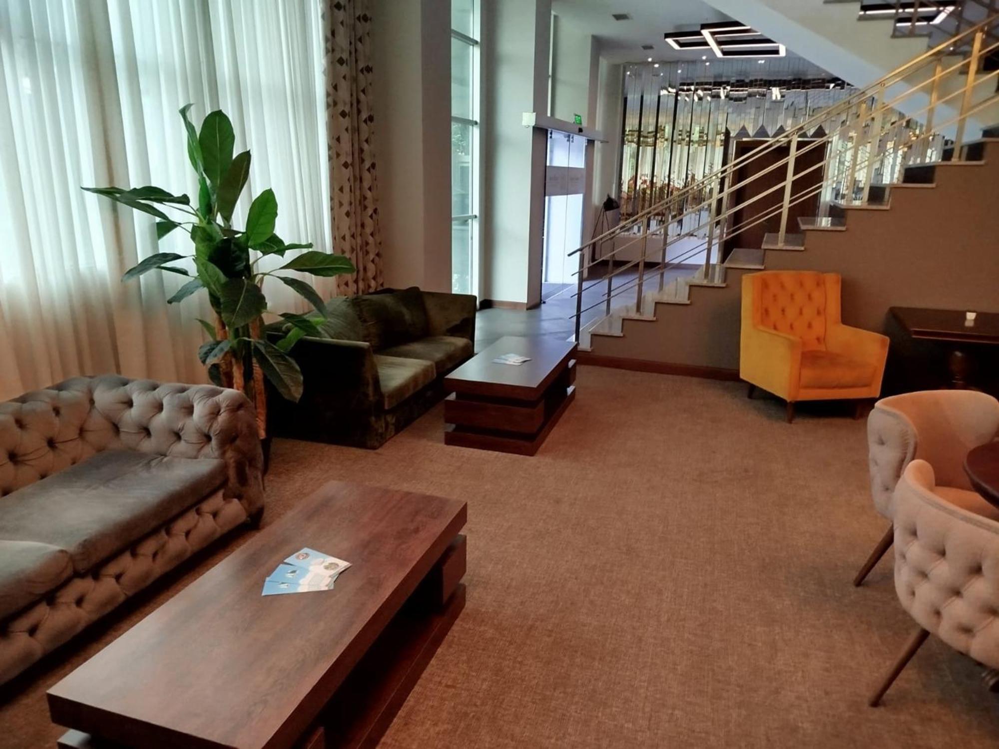 Green Tower Hotel Тбилиси Екстериор снимка