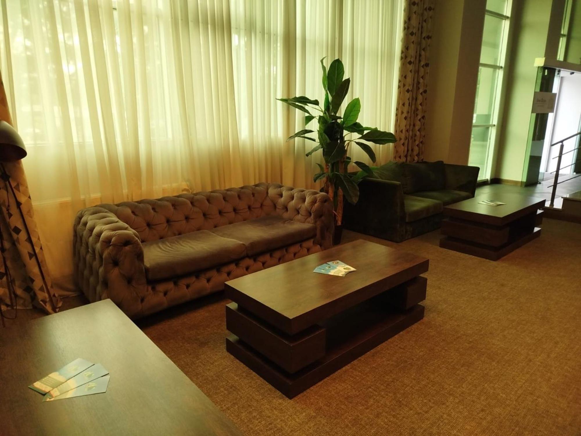 Green Tower Hotel Тбилиси Екстериор снимка